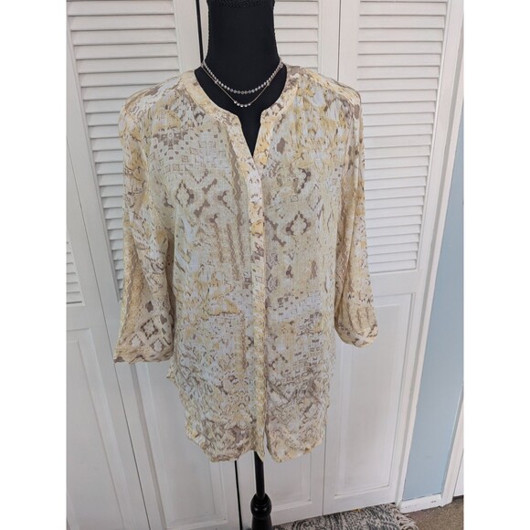 Chico's Top Women's M/1 Yellow Beige Aztec Style Button Up Shirt Artsy Southwest - Picture 1 of 13